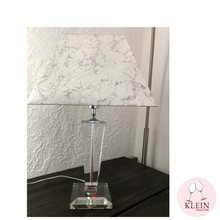 Load image into Gallery viewer, Lampe cristal taillé cote plate
